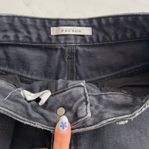 Pacsun High Waisted Festival Shorts in Black Frayed Ripped Denim Women’s Size 27 - Picture 4 of 6